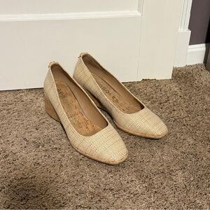 AEROSOLES Beige Textured Block Heels